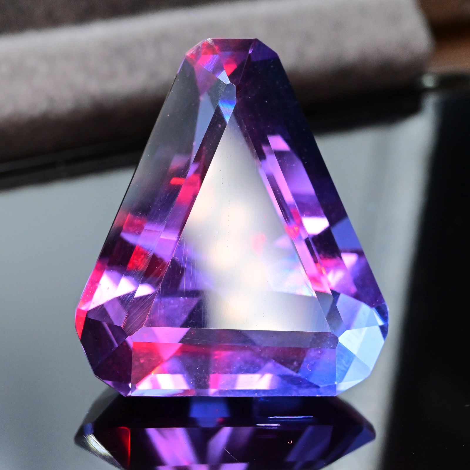 | Blue to Pink |Color Change 126.08 Ct Vivid Blue Fluorite | Brazil