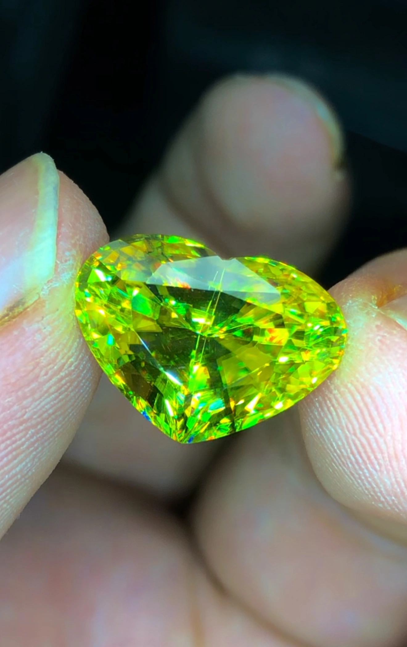 Afghanistan full of fire top full fire 11.65 Ct green Sphene very rare fire